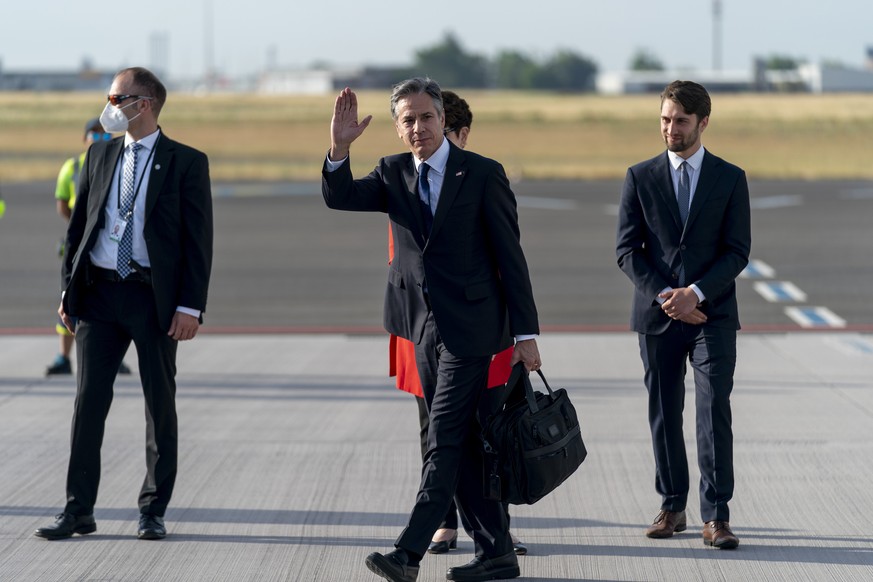 US-Außenminister Anthony Blinken bei seiner Ankunft am Flughafen Schönefeld.