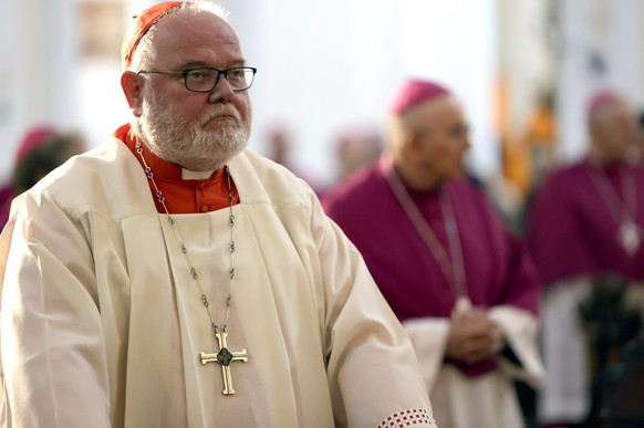 Reinhard Kardinal Marx (Erzbischof von München und Freising) bei der Schlussvesper mit Bonifatiussegen im Rahmen der Herbst-Vollversammlung der Deutschen Bischofskonferenz im Dom St. Salvator zu Fulda ...