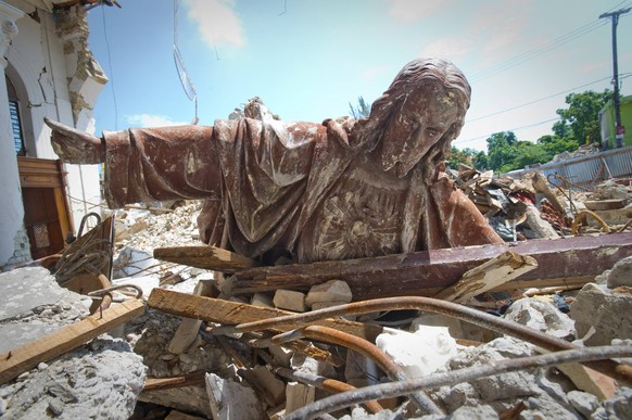 Jun 30, 2010 - Port Au Prince, Haiti - A Jesus statue pokes his head out of the rubble of the Church of the Sacred Heart or Eglise Sacre Coeur, an historical building from the 19th century still sits  ...