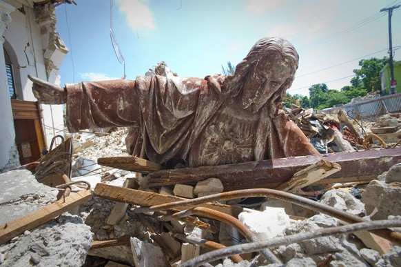 Jun 30, 2010 - Port Au Prince, Haiti - A Jesus statue pokes his head out of the rubble of the Church of the Sacred Heart or Eglise Sacre Coeur, an historical building from the 19th century still sits ...