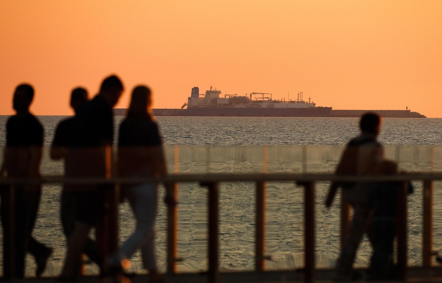 DIESES FOTO WIRD VON DER RUSSISCHEN STAATSAGENTUR TASS ZUR VERFÜGUNG GESTELLT. [KALININGRAD, RUSSIA - JUNE 23, 2022: A view of the Marshal Vasilevskiy floating storage and regasification unit. Vitaly  ...