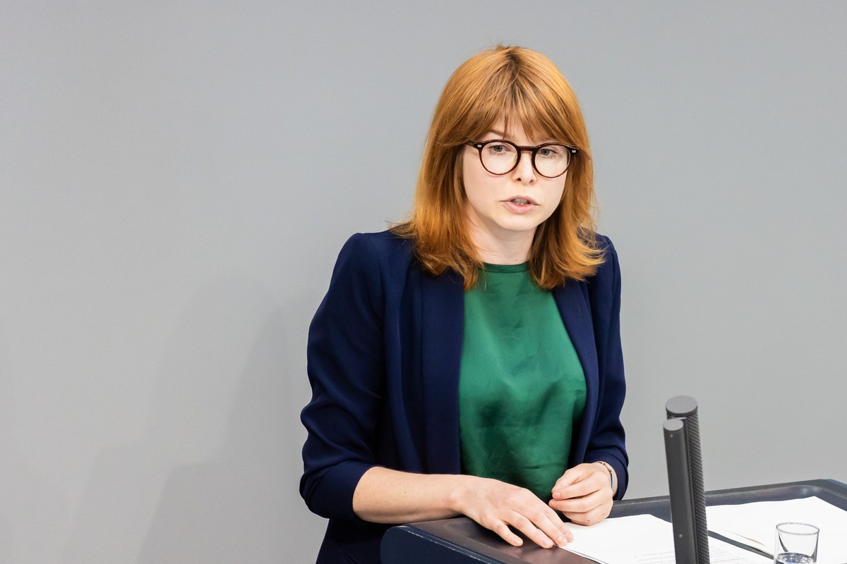 17.05.2024, Berlin: Marlene Schönberger (Bündnis 90/Die Grünen), Mitglied des Deutschen Bundestages, spricht im Plenum des Deutschen Bundestages. Auf der Tagesordnung der 170. Sitzung der 20. Legislat ...