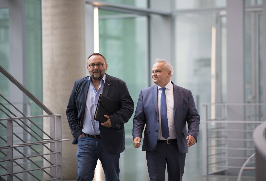 DEU, Deutschland, Germany, Berlin, 27.09.2017: Frank Magnitz (L, MdB, AfD) auf dem Weg zur Fraktionssitzung der AfD-Bundestagsfraktion im Deutschen Bundestag. AfD *** DEU Germany Germany Berlin 27 09  ...