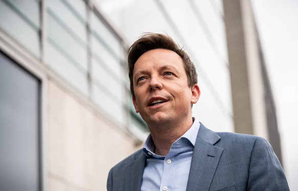 12.04.2021, Berlin: Tobias Hans (CDU), Ministerpr�sident des Saarlandes, kommt zur CDU-Pr�sidiumssitzung vor der Parteizentrale an. Foto: Michael Kappeler/dpa +++ dpa-Bildfunk +++