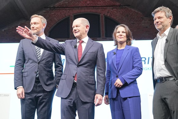Christian Lindner (FDP), Olaf Scholz (SPD), Annalena Baerbock und Robert Habeck (Beide Grüne) bei der Vorstellung des Koalitionsvertrages.