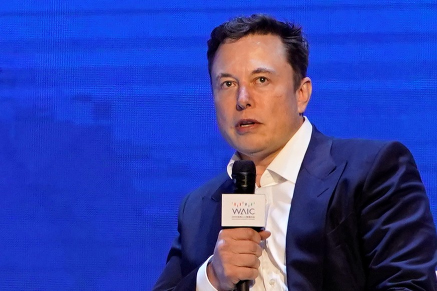 FILE PHOTO: Tesla Inc CEO Elon Musk attends the World Artificial Intelligence Conference (WAIC) in Shanghai, China August 29, 2019. REUTERS/Aly Song/File Photo