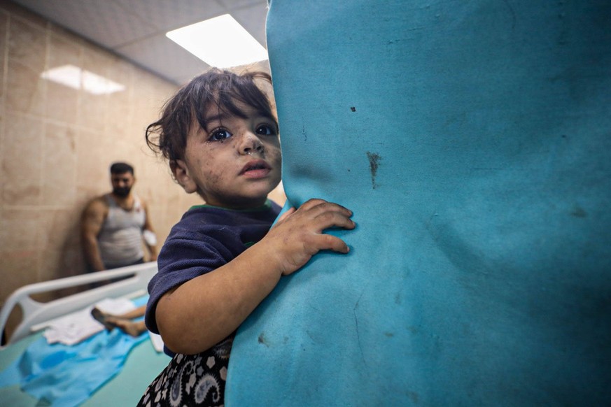 October 20, 2023: Gaza, Palestine: Wounded children and babies from the ongoing Israeli heavy bombardment in Gaza are treated at the Shuhada Al-Aqsa hospital in Deir Al-Balah. The Gaza Strip has been  ...