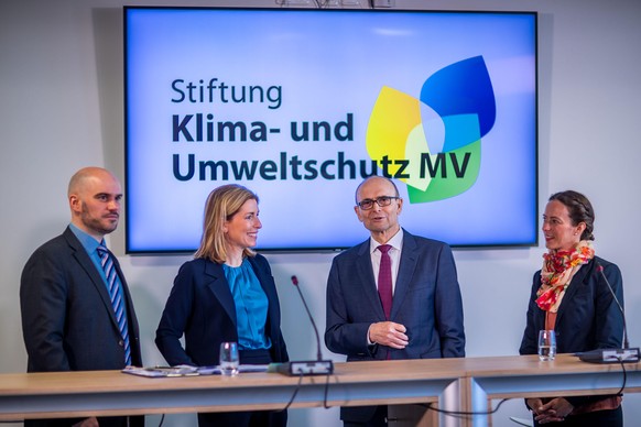 Erwin Sellering, Anke Rösler, Sebastian Kalden und Christin Klinger.