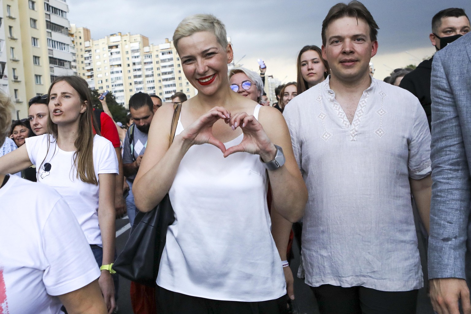 30.08.2020, Belarus, Minsk: Maria Kolesnikowa (M), eine der Oppositionsf