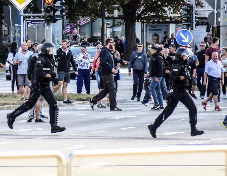 Demo gegen Gewalt 26.08.2018, Chemnitz, Demo Im Zusammenhang mit dem Chemnitzer Stadtfest hat es in der Nacht zum Sonntag eine Messerstecherei gegeben, bei der ein Mensch gestorben ist und zwei weiter ...