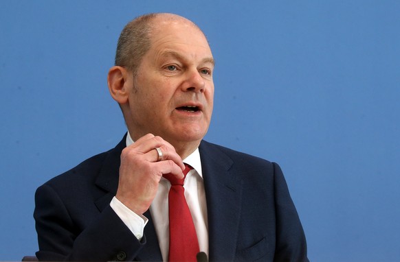 23.02.2021, Berlin: Olaf Scholz (SPD), Bundesfinanzminister, stellt vor der Bundespressekonferenz die Bilanz der &quot;Wohnraumoffensive&quot; der Bundesregierung vor und beantwortet Fragen von Journa ...