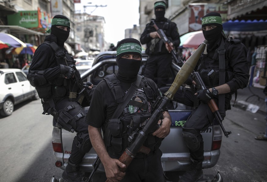 Vermummte Kämpfer der Kassam-Brigaden der Hamas.