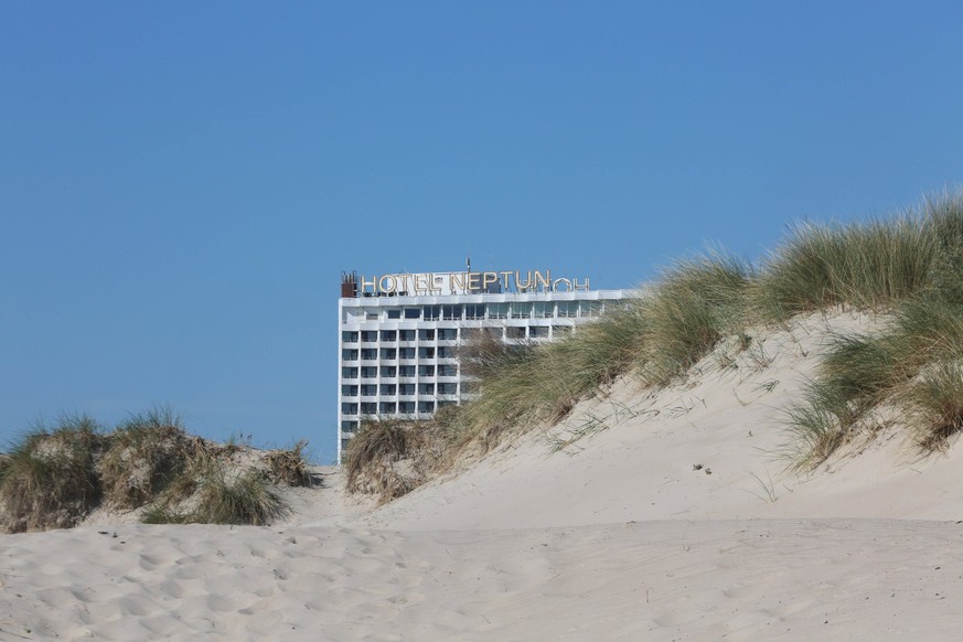 Blick am Donnerstag 16.05.2024 im Ostseebad Warnemünde auf den örtlichen Strand. Für das kommende Pfingstwochenende erwarten die Metrologen für das Land Mecklenburg Vorpommern eher etwas durchwachsene ...