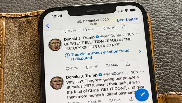 Twitter sperrt Trump-Account dauerhaft. Damit reagiert der Online-Dienst auf die fortdauernden Falschmeldungen des scheidenden US-Präsidenten Donald Trump. Twitter befürchtet zudem weitere Anstiftunge ...