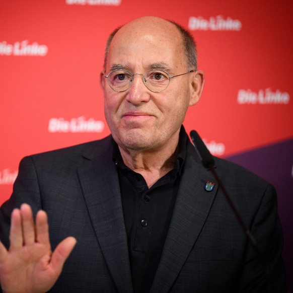 10.02.2025, Berlin: Gregor Gysi, Bundestagsabgeordneter der Partei Die Linke, äußert sich bei einer Pressekonferenz im Karl-Liebknecht-Haus, der Parteizentrale der Linken. Foto: Bernd von Jutrczenka/d ...