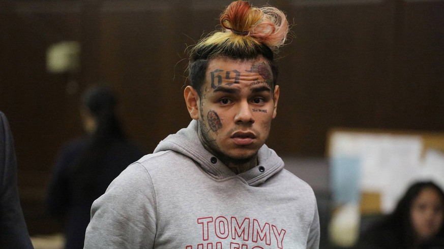 July 11, 2018, Manhattan, NY, USA: Daniel Hernandez, aka, Tekashi 69, aka 6ix9ine, appears at his arraignment in Manhattan Criminal Court on July 11, 2018. Manhattan USA PUBLICATIONxINxGERxSUIxAUTxONL ...