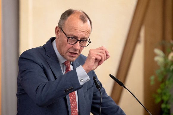 05.10.2022, Niedersachsen, Stuhr: Friedrich Merz, Bundesvorsitzender der CDU, spricht bei einer Veranstaltung im Hotel Meyerhof in Stuhr-Heiligenrode. Foto: Sina Schuldt/dpa +++ dpa-Bildfunk +++