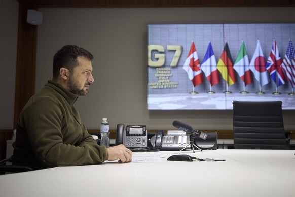 News Bilder des Tages October 11, 2022, Kyiv, Ukraine: Ukrainian President Volodymyr Zelenskyy, takes part in a virtual special meeting of the G7 leaders to discuss the recent Russian missile attacks  ...