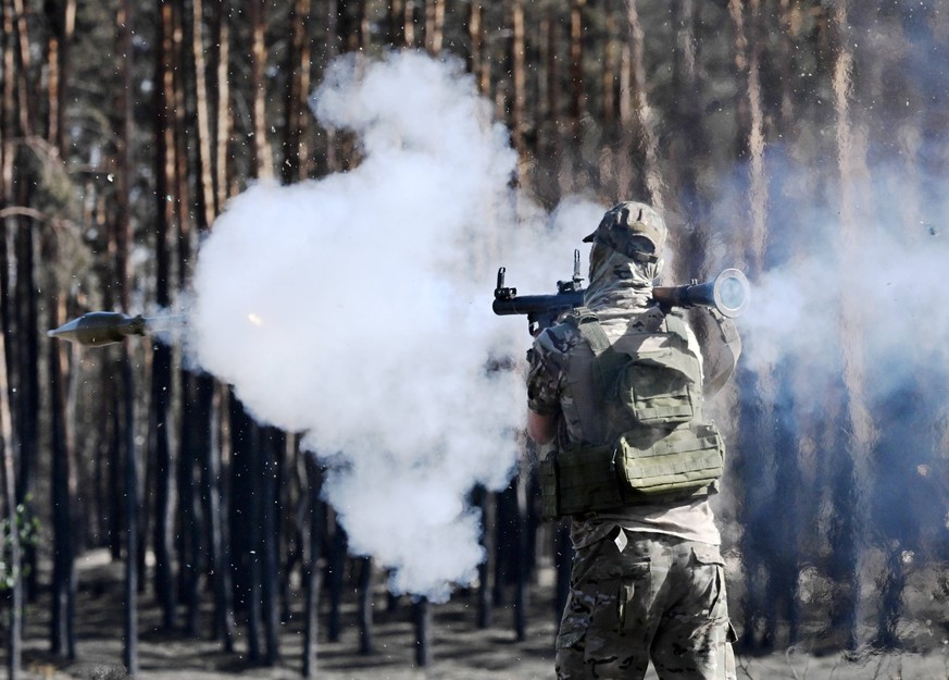 Russia Ukraine Military Operation UAVs 8782580 06.10.2024 A Russian serviceman fires an RPG-7 anti-tank rocket-propelled grenade launcher at the UAV centre of the Zapad West group of forces, in the co ...