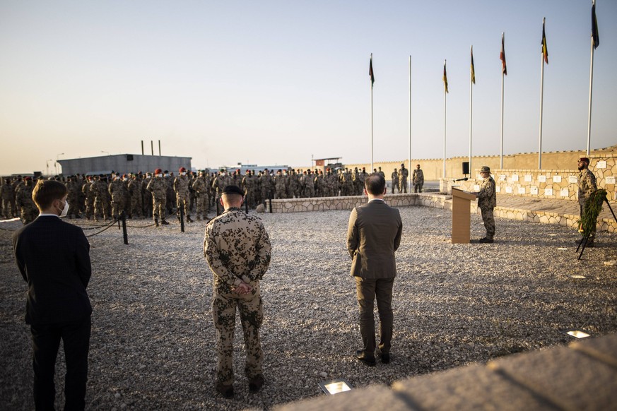 Heiko Maas, Bundesaussenminister, aufgenommen im Rahmen einer Gedenkzeremonie im Ehrenhain in Masar-e Scharif, 29.04.2021. Maas reist nach Afghanistan fuer politische Gespraeche und einen Besuch der s ...