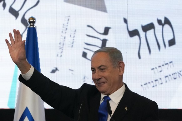 Der ehemalige Regierungschef Benjamin Netanjahu ist wohl zurück – darauf zumindest lassen die vorläufigen Auszählungen schließen.
