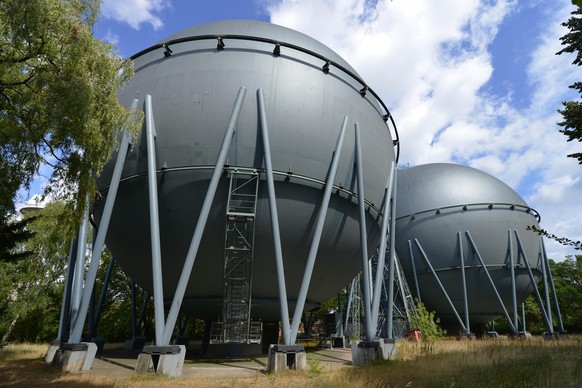 Durch gespeichertes Erdgas wie in solchen Kugelgasbehälter in Mariendorf (Berlin) könnte Deutschland noch bis zum Herbst durchhalten, sollte Russland kein Gas mehr liefern. 