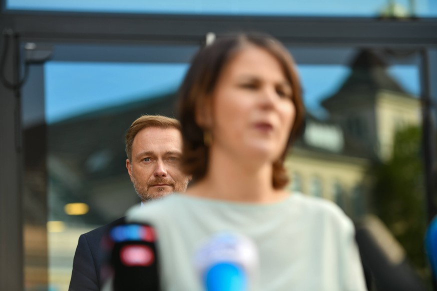 Grünen-Chefin Annalena Baerbock und der FDP-Vorsitzende Christian Lindner nach einer Runde Sondierungsgespräche in Berlin.