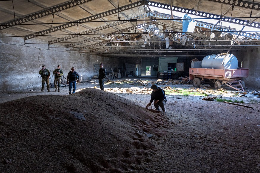 NOVOVORONTSOVKA, UKRAINE - MAY 06: Local government officials and Ukrainian soldiers inspect a wheat grain warehouse earlier shelled by Russian forces on May 06, 2022 near the frontlines of Kherson Ob ...