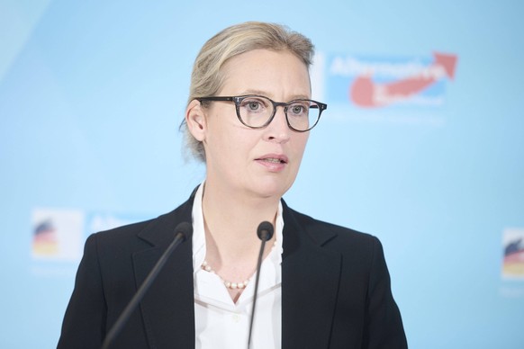 Berlin, Tino Chrupalla und Alice Weidel geben Pressekonferenz im Bundestag Alice Weidel Co-Vorsitzende der AFD-Bundestagsfraktion während der Pressekonferenz vor der AfD Fraktionssitzung im Deutschen  ...