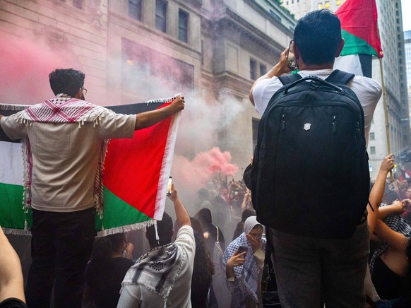 June 10, 2024, New York, New York, USA: Smoke boms in red and green are triggered in the middle of the menostration. A rally and march for a day of rage for Gaza started at Union Square Park in Manhat ...