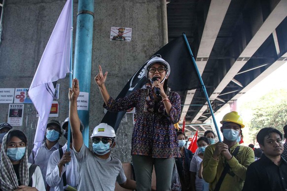 Thinzar Shunlei Yi bei einer Demonstration.