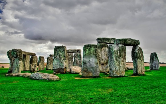UK: Attractive places and landmarks Salisbury, England - MAY 16, 2018: Stonehenge an ancient prehistoric stone monument near Salisbury London London United Kingdom PUBLICATIONxINxGERxSUIxAUTxONLY Alex ...