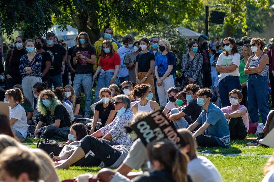 Stuttgart DEU, Fridays For Future, Klimastreik allefuersklima in Stuttgart, 24.09.2021 Etwa 2000 Teilnehmer folgen dem Aufruf der Bewegung Fridays For Future zum Globalen Klimastreik in Stuttgart am F ...