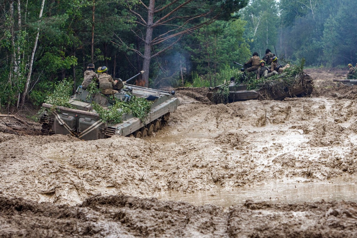 Soldiers drive IFVs along a muddy road during exercises of the 128th Separate Mountain Infantry Brigade at a military training area in Rivne Region, northwestern Ukraine, July 3, 2018. Ukrinform. Dril ...