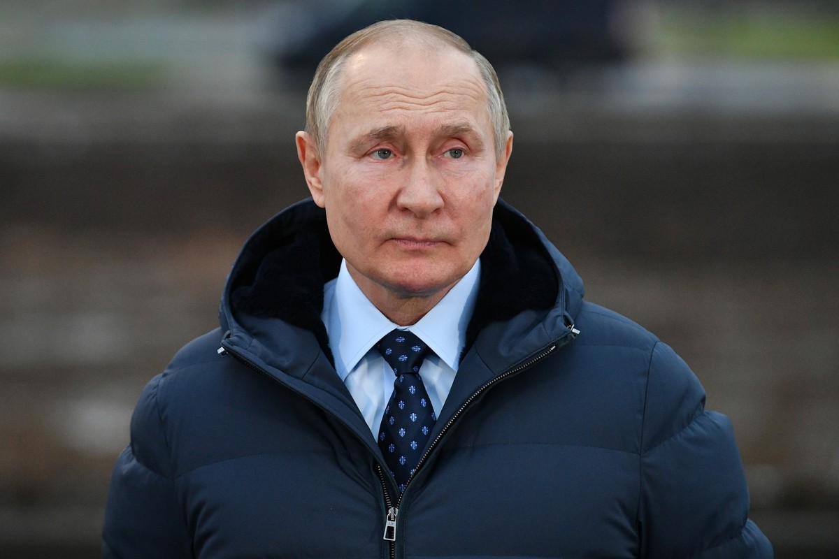 07.11.2022, Russland, Twer: Wladimir Putin, Pr�sident von Russland, bei dem Besuch einer Baustelle an einem Verkehrsknotenpunkt an der M�ndung des Flusses Schoscha. Foto: Maksim Blinov/Pool Sputnik Kr ...