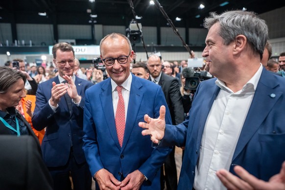 ARCHIV - 07.05.2024, Berlin: Friedrich Merz (M), CDU-Bundesvorsitzender, steht zwischen Hendrik Wüst (l, CDU), Ministerpräsident von Nordrhein-Westfalen, und Markus Söder, (CSU), Ministerpräsident von ...