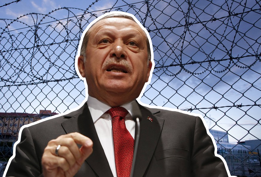 Im Hintergrund ist der Stacheldrahtzaun des Hochsicherheits-Gefängniskomplexes Silivri zu sehen. Dort war auch der deutsche Journalist Deniz Yücel inhaftiert.