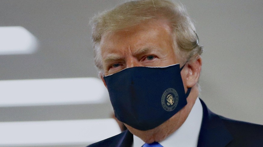 Jetzt trägt er eine Maske: Donald Trump.