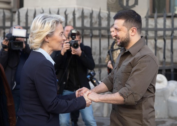 Wolodymyr Selenskyj und Ursula von der Leyen in Kiew.