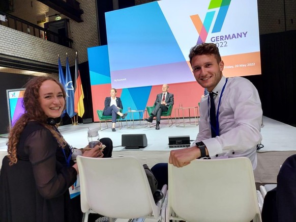 Josias Knobler (kanan) adalah pejabat pemuda Jerman di G7 Youth Summit.