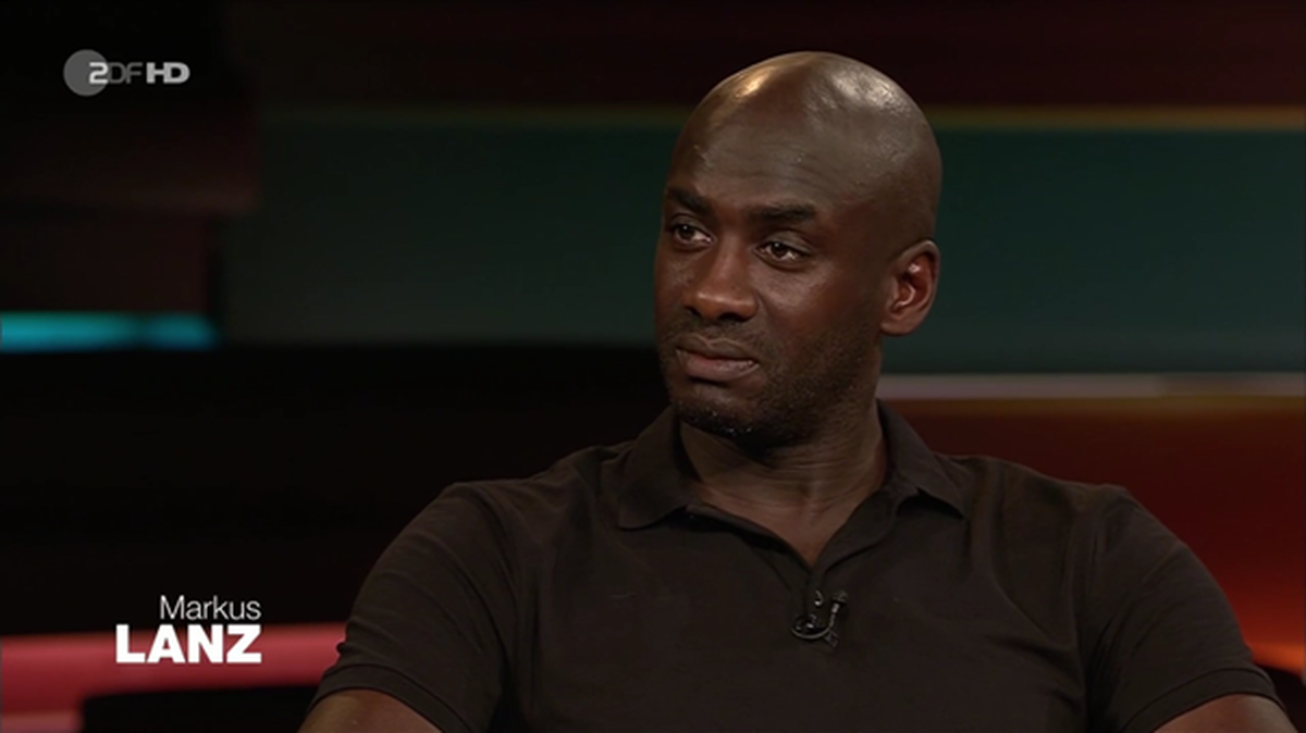 Otto Addo findet, dass das Knien von Spielern vor Sportereignissen für Menschenrechte steht.