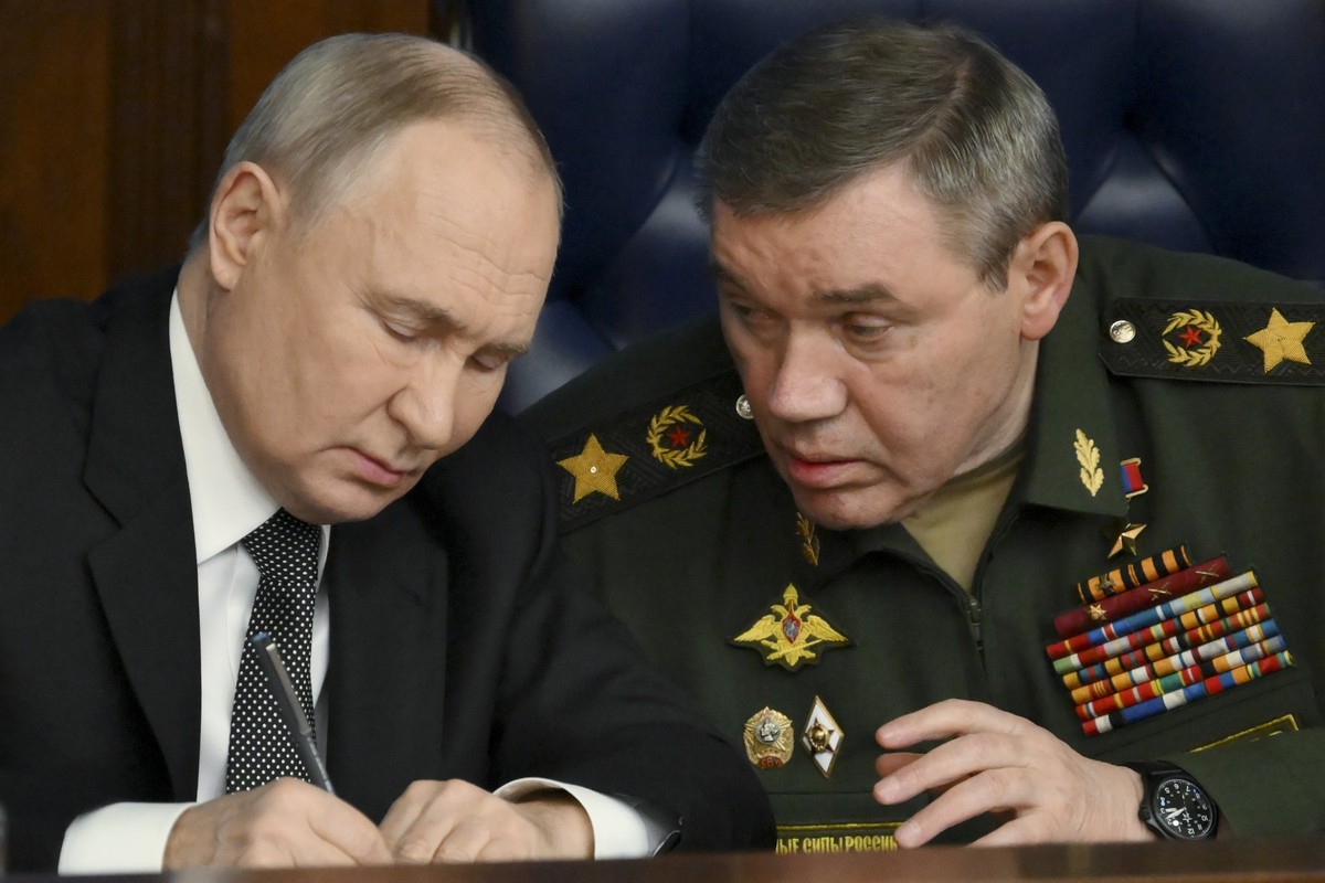 Russian President Vladimir Putin, left, listens to Russian Chief of General Staff Gen. Valery Gerasimov, at an expanded meeting of the Defense Ministry Board at the National Defence Control Centre in ...