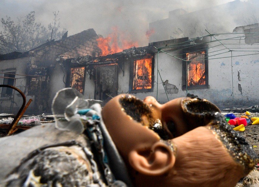 DPR LPR Russia Ukraine Military Operation 8188932 10.05.2022 A burning building is pictured in the village of Popasnaya, Luhansk People s Republic . Alexander Galperin / Sputnik Luhansk Region Luhansk ...