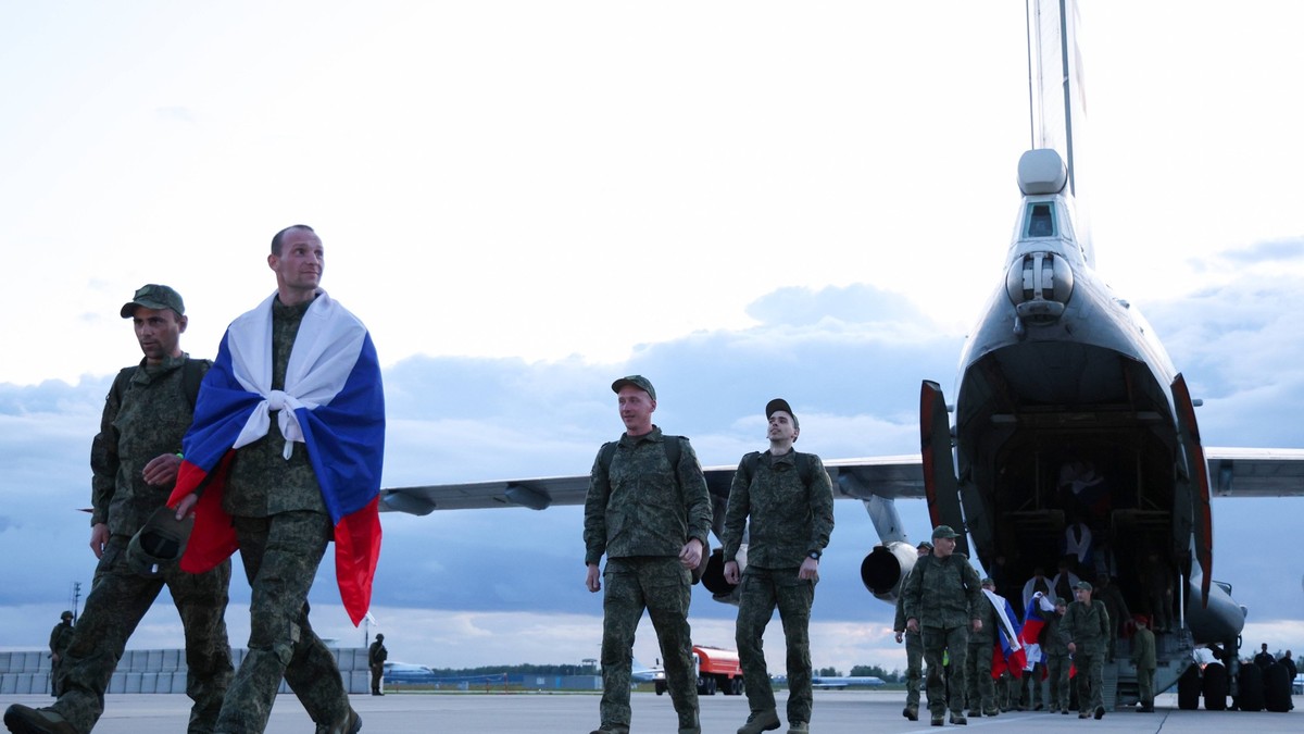 RUSSIA, MOSCOW REGION - JUNE 26, 2025: Russian servicemen liberated from Ukrainian captivity return to Russia following the 2 June Russia-Ukraine talks in Istanbul. Alexander Patrin/TASS PUBLICATIONxI ...