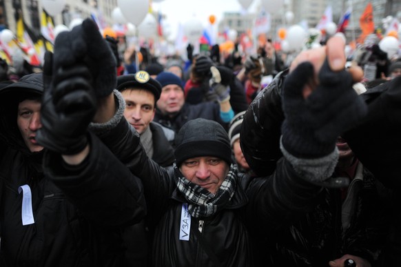 Bildnummer: 56786367 Datum: 25.12.2011 Copyright: imago/ITAR-TASS
ITAR-TASS: MOSCOW, RUSSIA. DECEMBER 24, 2011. Thousands of demonstrators attend an opposition protest at Sakharov Prospekt in central  ...