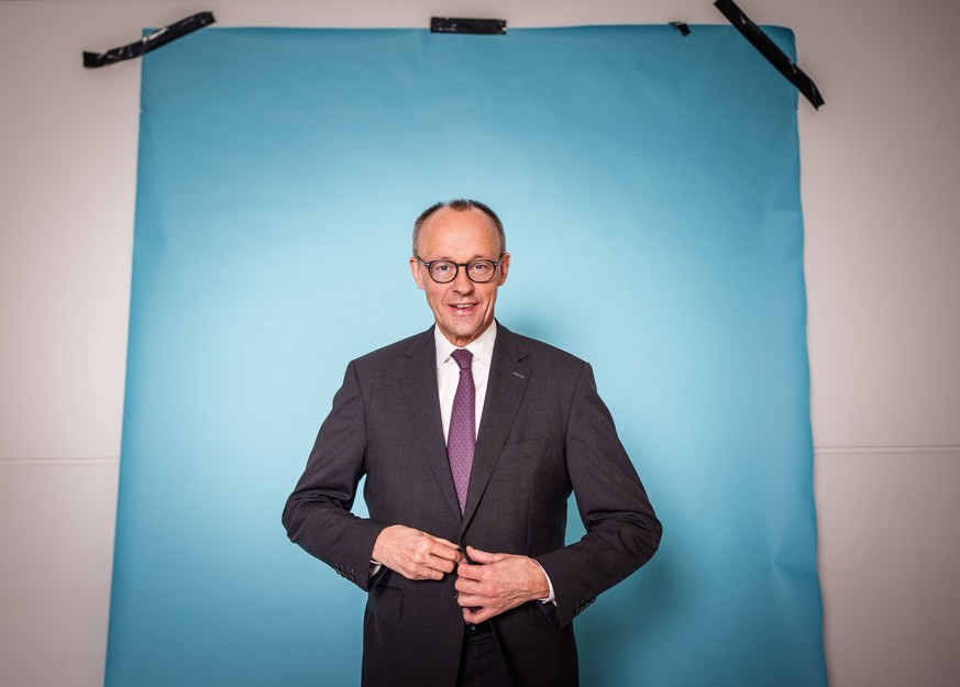 ARCHIV - 19.12.2024, Berlin: Friedrich Merz, CDU-Bundesvorsitzender und CDU/CSU-Fraktionsvorsitzender im Bundestag und Unions-Kanzlerkandidat, aufgenommen bei einem Interview mit der dpa Deutsche Pres ...