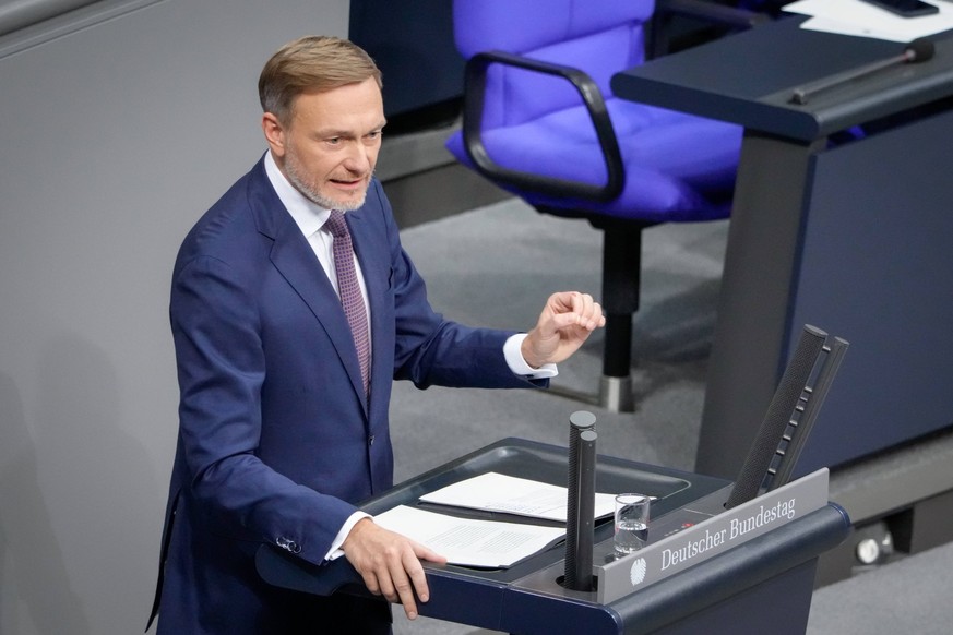 Deutscher Bundestag, 199. Plenarsitzung Christian Lindner im Portrait bei seiner Rede mit besonderer Geste zur Regierungserklaerung zur aktuellen Lage des Bundeskanzlers bei der 199. Sitzung des Deuts ...