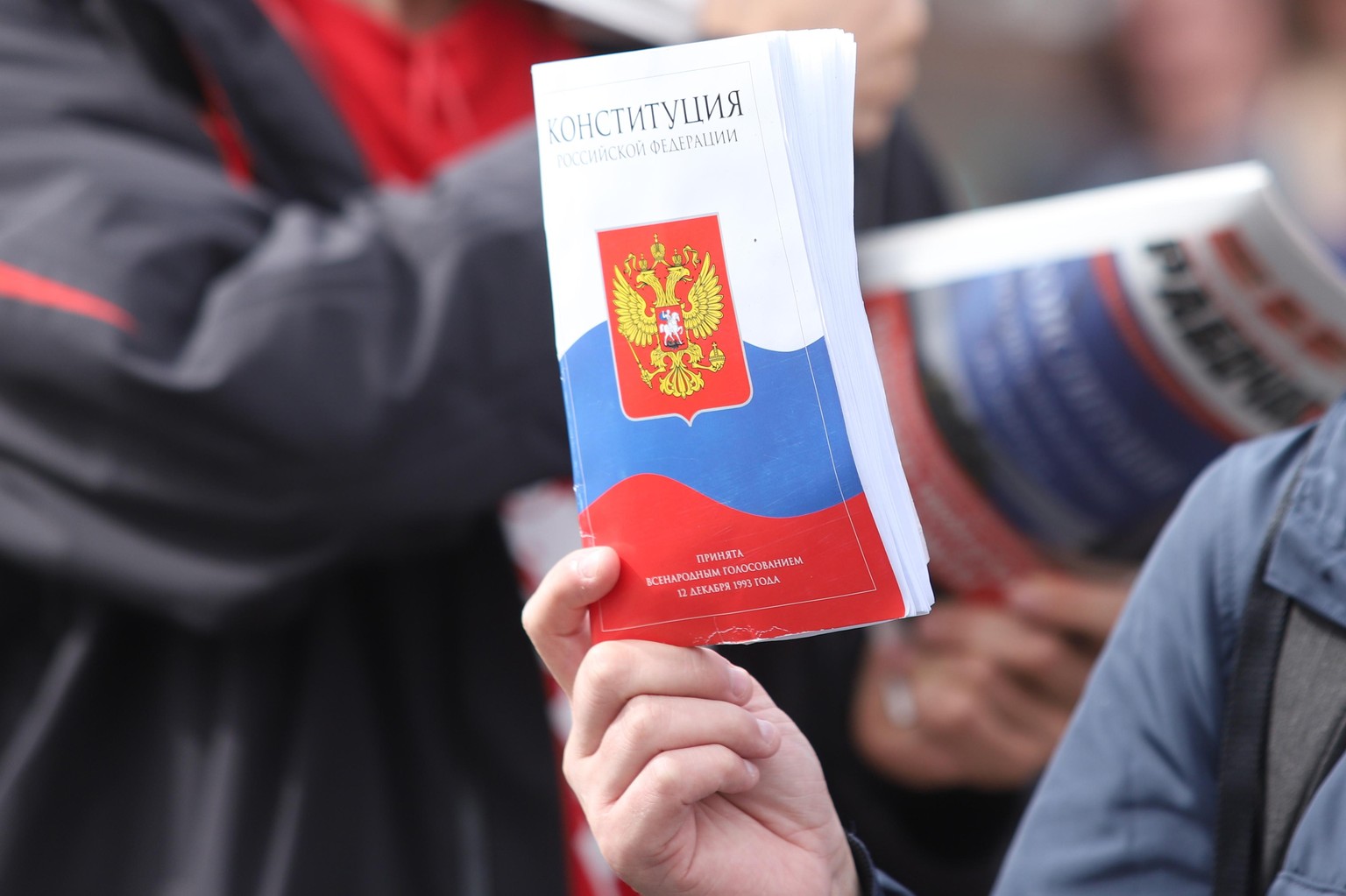 Russian constitution. Новая Конституция. Конституция РФ В руках. Обновленная Конституция РФ. Конституция новая фото.