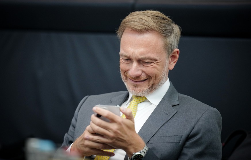 11.10.2022, Berlin: Christian Lindner (FDP), Bundesminister der Finanzen, nimmt an der Bundestagsfraktionssitzung seiner Partei teil. Foto: Kay Nietfeld/dpa +++ dpa-Bildfunk +++