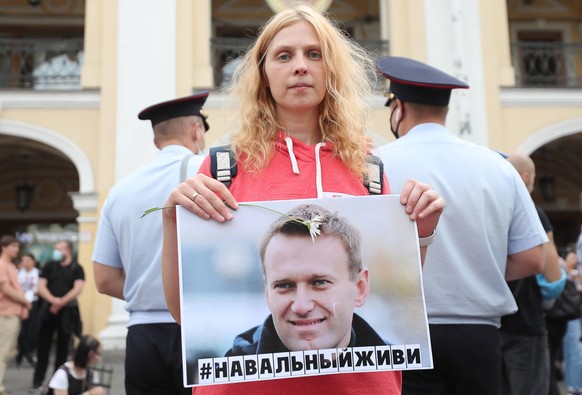 Bei Protesten wie hier in St. Petersburg zeigten sich Demonstranten solidarisch mit Nawalny.